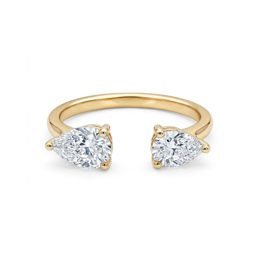 Rocío Pear Cut Moissanite Ring